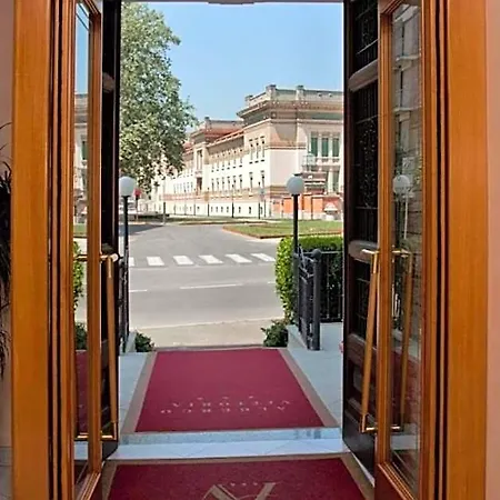 Отель Vittoria 3*
