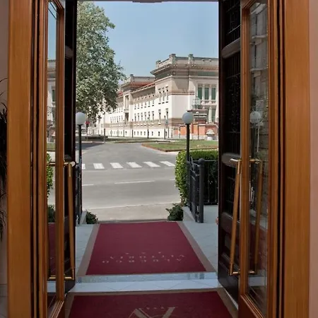 Vittoria Отель
